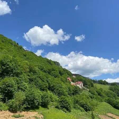 Bizim O'ra Kueme Evleri & Resort
